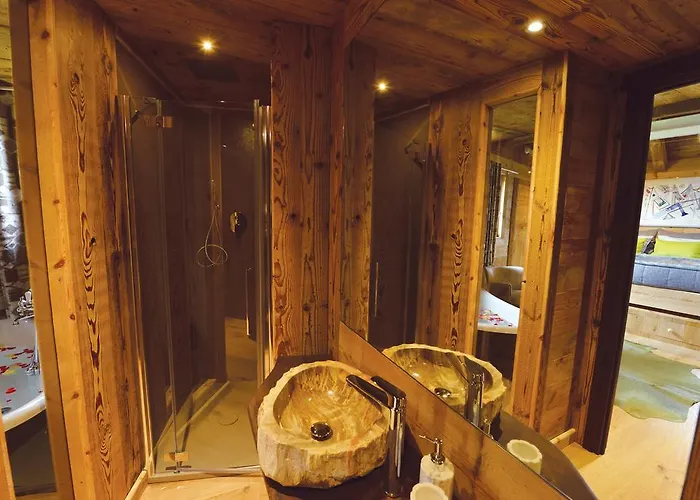 La Maison De Dolphe Chalet De Charme & Art Gallery