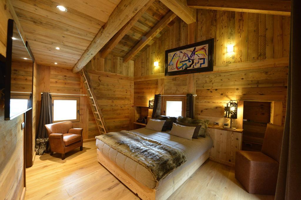 La Maison De Dolphe De Charme & Art Gallery Bed & Breakfast 2*